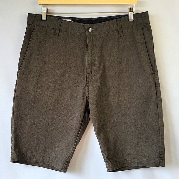 Volcom Corpo Class Flat Front Shorts Charcoal Gray Size 34 - Picture 1 of 16